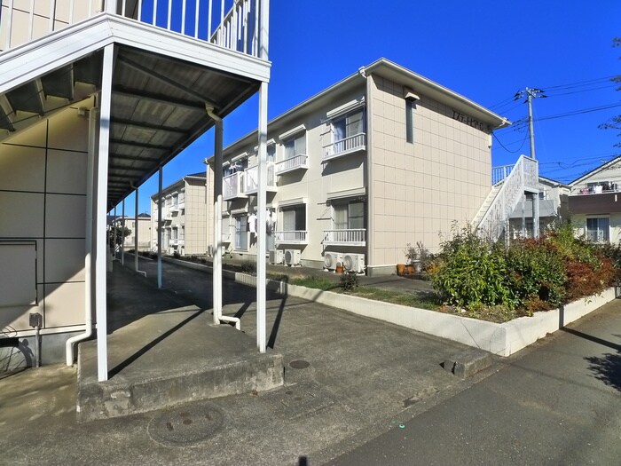 物件外観写真3　(エントランス部分)