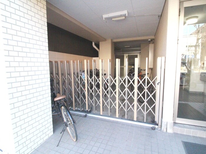 物件外観写真4　(駐輪場)