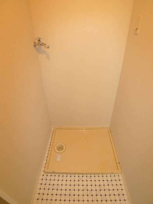 物件内観写真8　(洗濯機置場)