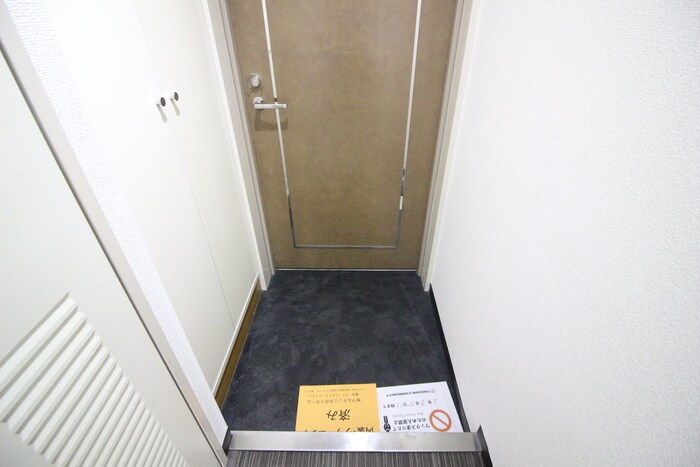 物件内観写真7　(玄関)