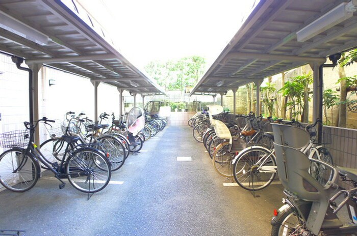 物件外観写真5　(駐輪場)