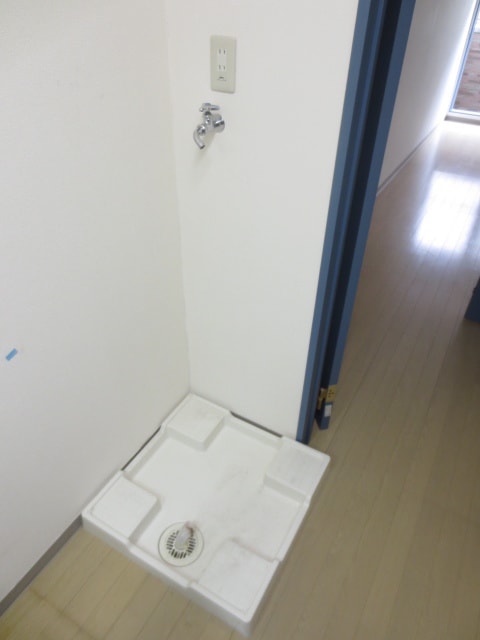 物件内観写真14　(洗濯機置場)