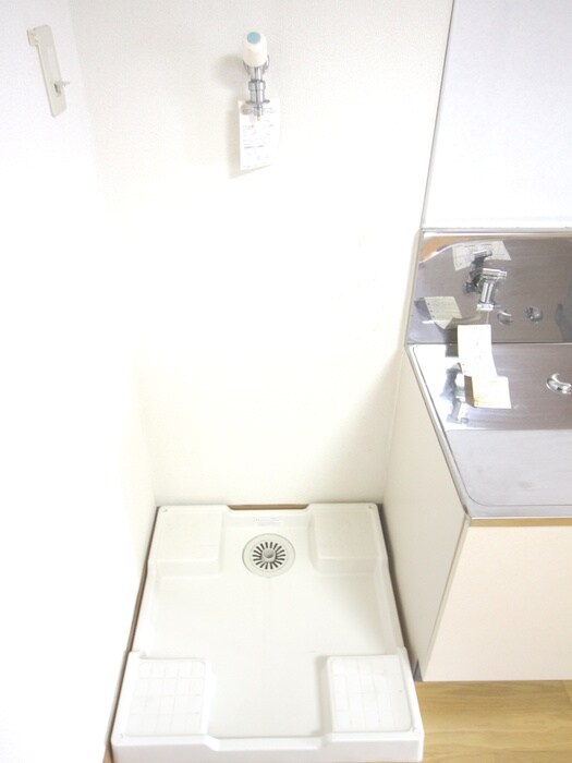 物件内観写真7　(洗濯機置場)