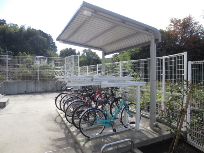 物件外観写真3　(駐輪場)
