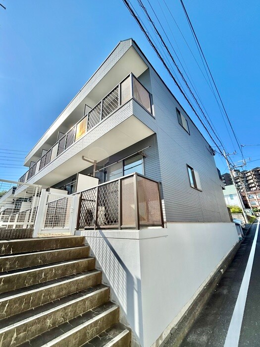 物件外観写真1　(エントランス部分)