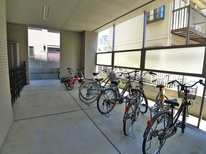 物件外観写真3　(駐輪場)