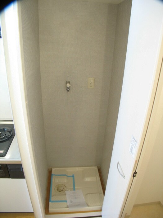 物件内観写真14　(洗濯機置場)