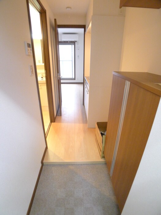 物件内観写真7　(玄関)