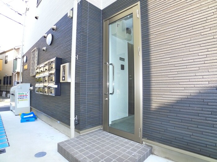 物件外観写真2　(エントランス部分)
