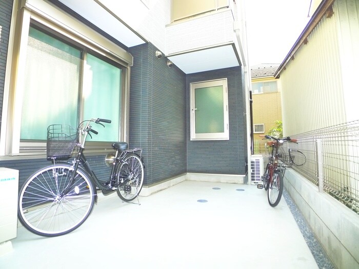 物件外観写真4　(駐輪場)