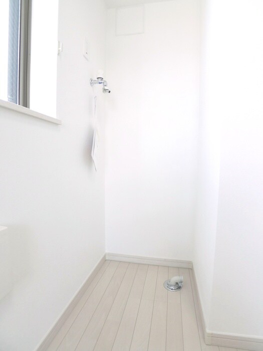 物件内観写真13　(洗濯機置場)