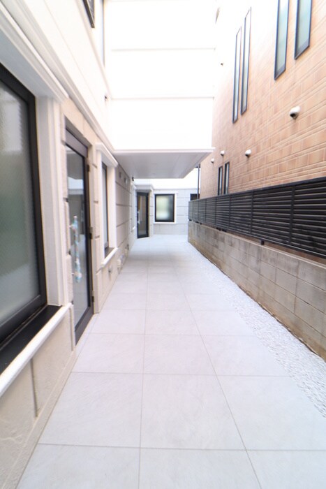 物件外観写真4　(エントランス部分)