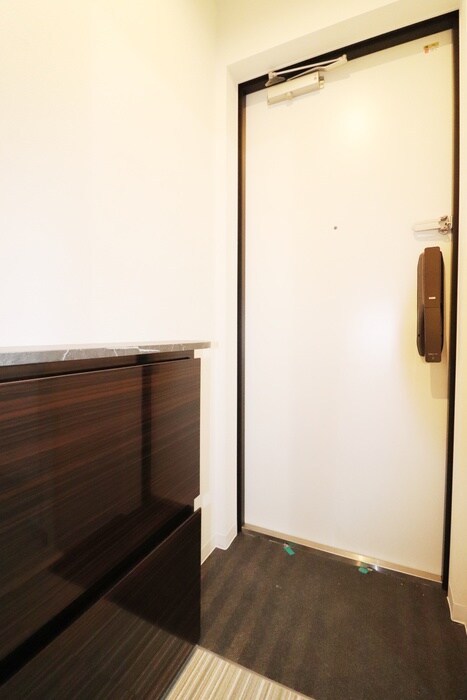 物件内観写真16　(玄関)