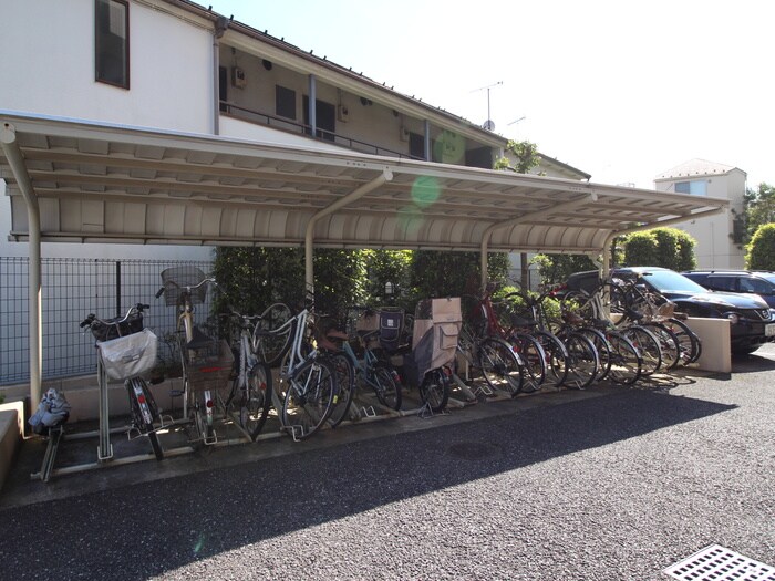 物件外観写真4　(駐輪場)