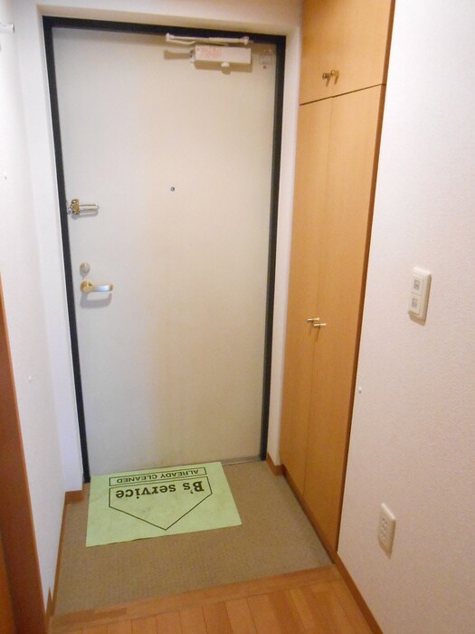 物件内観写真14　(玄関)