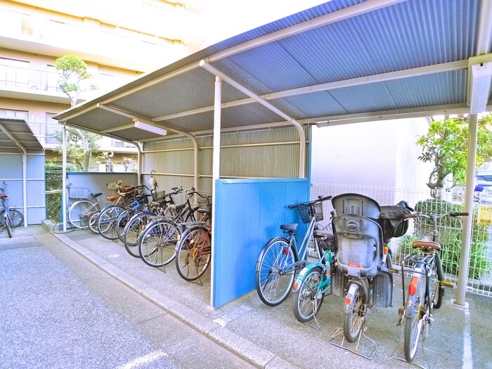 物件外観写真5　(駐輪場)