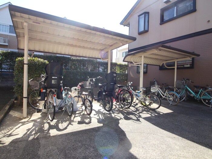 物件外観写真3　(駐輪場)