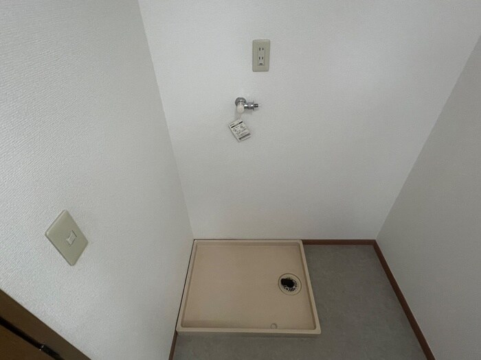 物件内観写真16　(洗濯機置場)