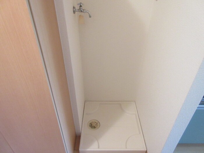 物件内観写真12　(洗濯機置場)