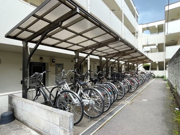 物件外観写真3　(駐輪場)