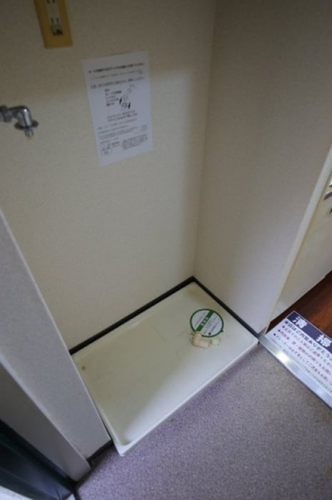 物件内観写真13　(洗濯機置場)