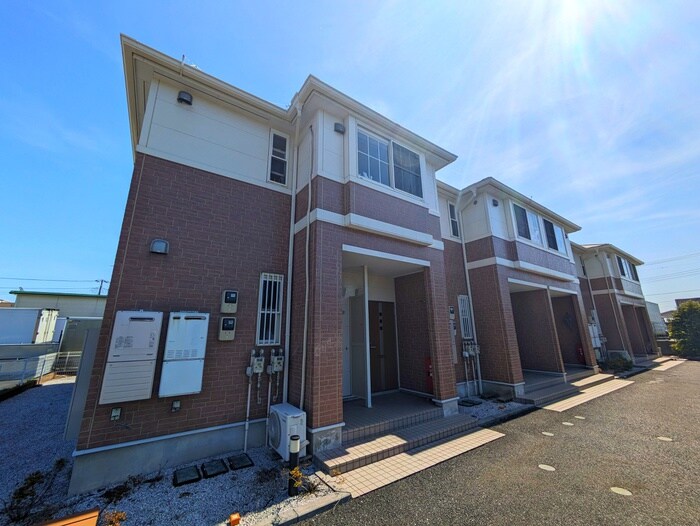 物件外観写真2　(エントランス部分)