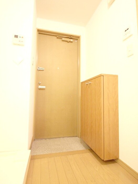 物件内観写真16　(玄関)