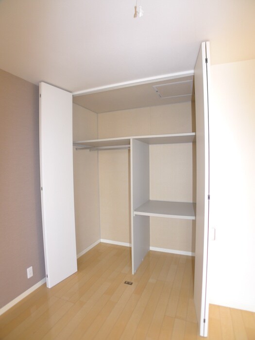 物件内観写真16　(収納)