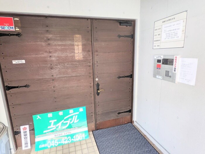 物件外観写真3　(エントランス部分)