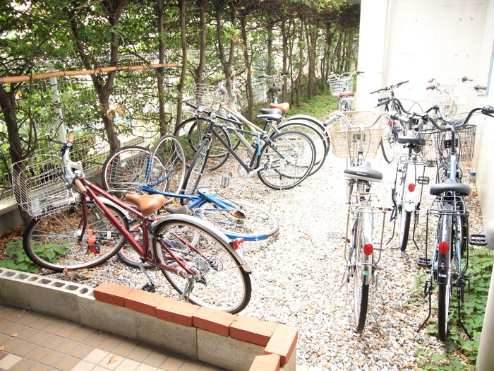 物件外観写真5　(駐輪場)