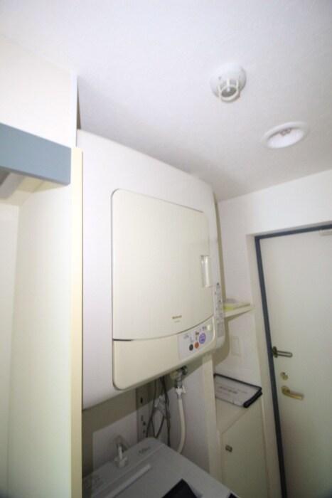 物件内観写真17　(洗濯機置場)