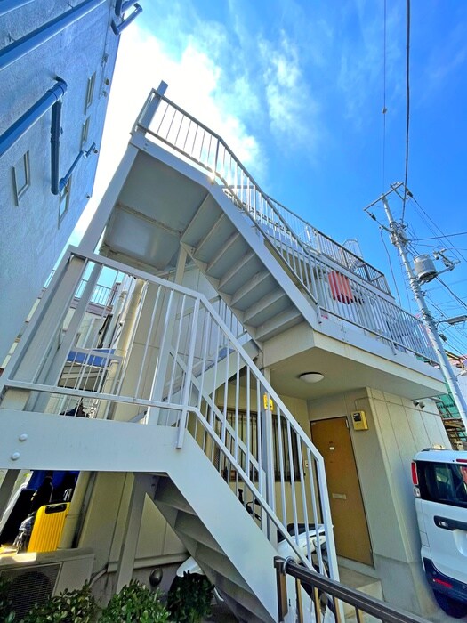 物件外観写真4　(エントランス部分)