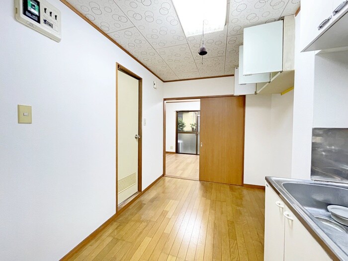 物件内観写真16　(廊下)