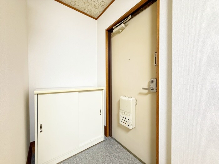 物件内観写真16　(玄関)