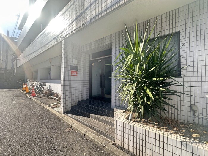 物件外観写真2　(エントランス部分)