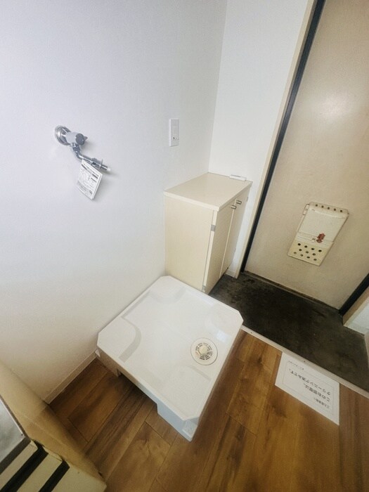 物件内観写真15　(洗濯機置場)