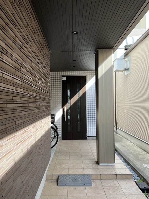 物件外観写真6　(エントランス部分)