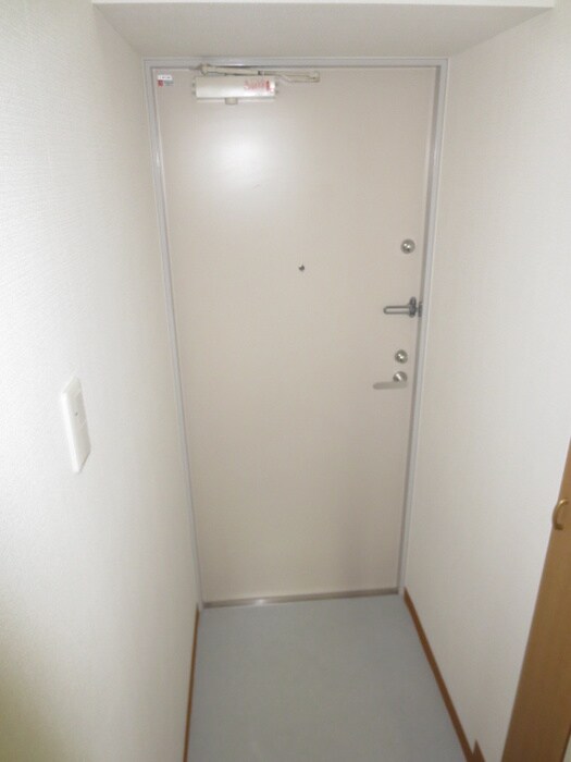 物件内観写真7　(玄関)