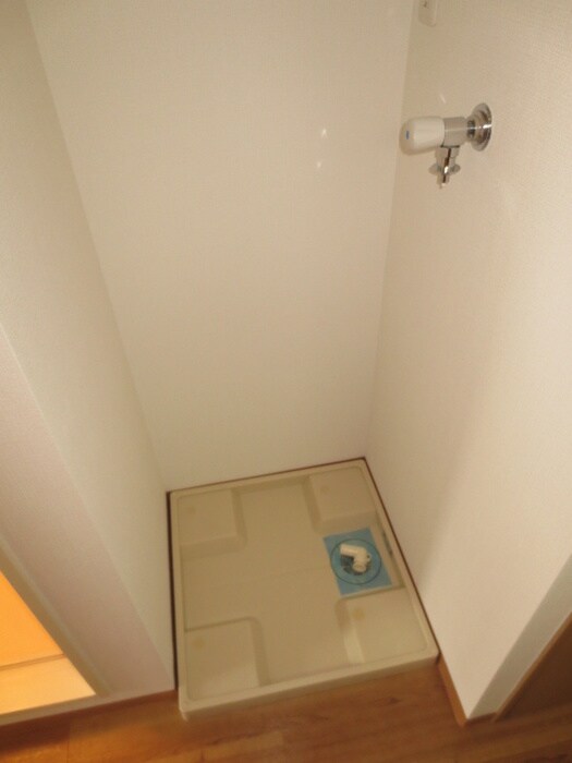 物件内観写真10　(洗濯機置場)