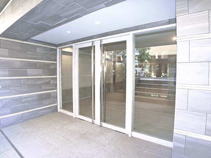 物件外観写真4　(エントランス部分)