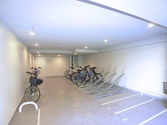 物件外観写真5　(駐輪場)