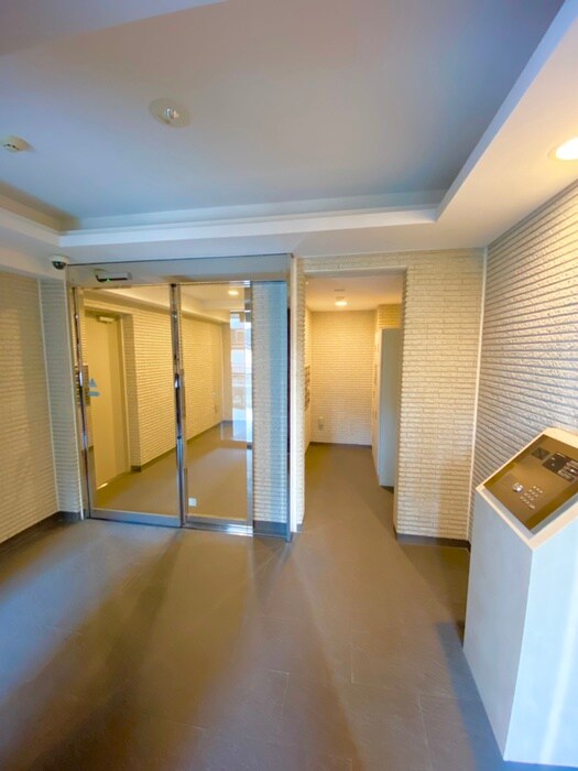 物件外観写真5　(エントランス部分)