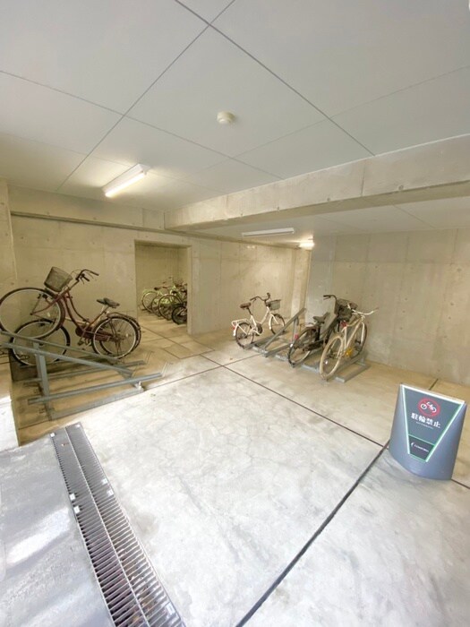 物件外観写真6　(駐輪場)