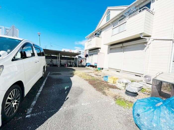 物件外観写真6　(駐車場)