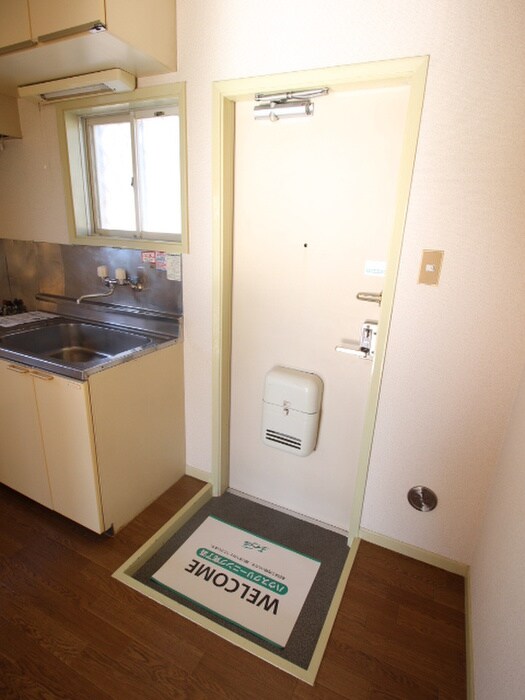 物件内観写真12　(玄関)