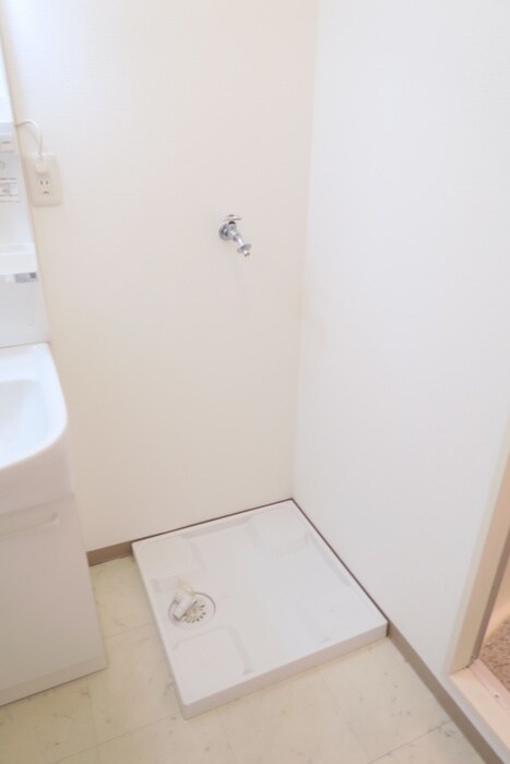 物件内観写真11　(洗濯機置場)