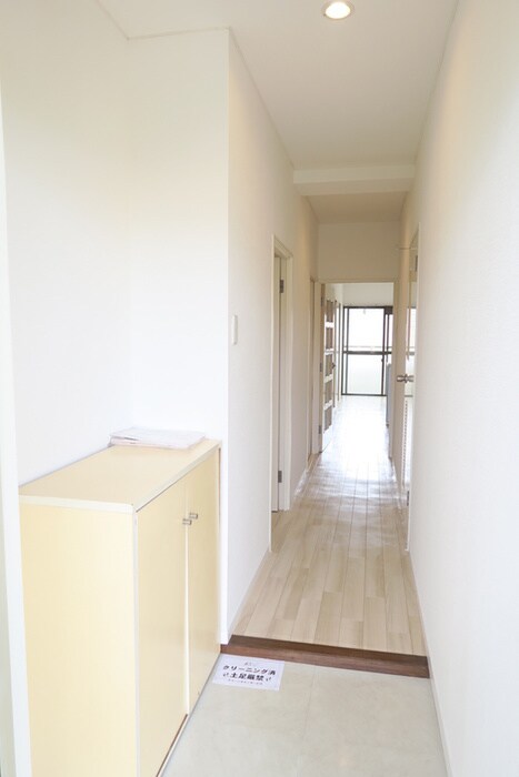 物件内観写真16　(玄関)