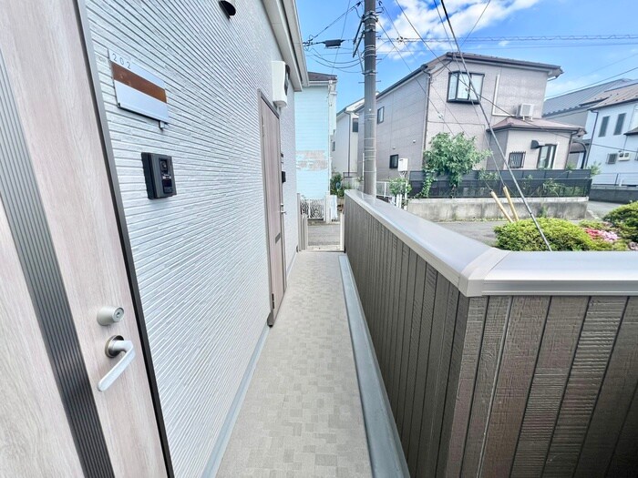 物件外観写真6　(エントランス部分)