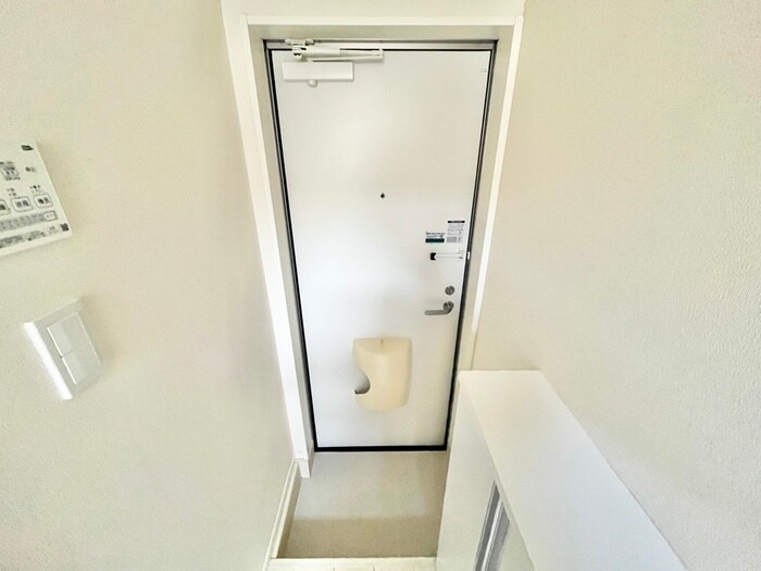 物件内観写真12　(玄関)