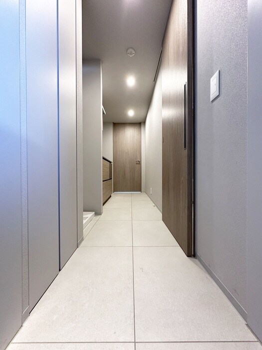 物件内観写真7　(玄関)